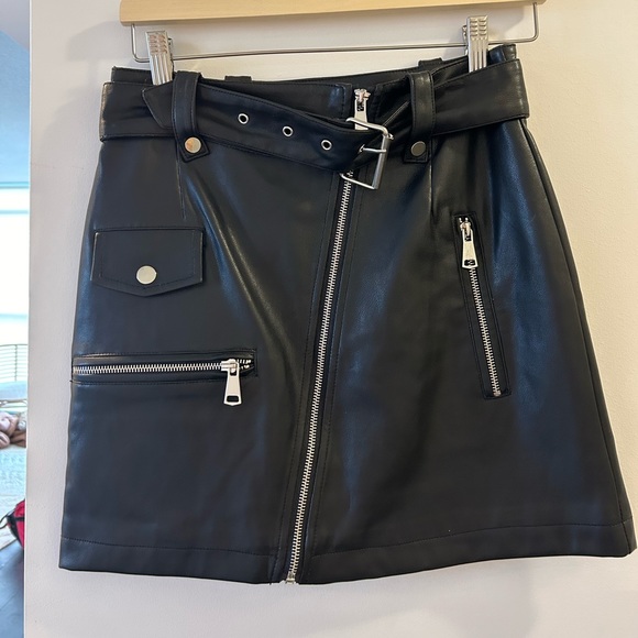 Selling a faux leather skirt from 7 for All Mankind - size Small - Picture 1 of 4